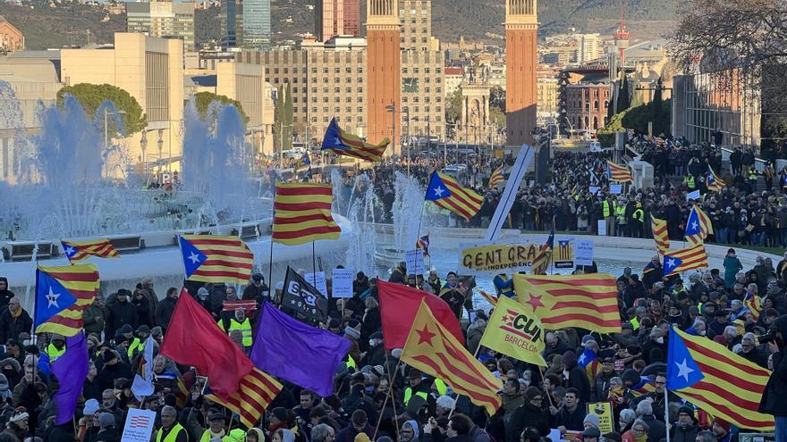 Concentració independentista per protestar contra la cimera hispano-francesa