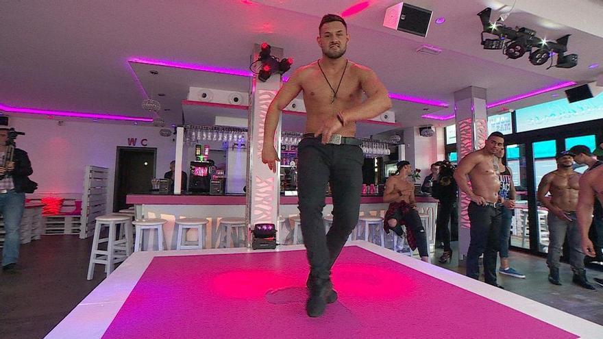 La televisión alemana rescata un capítulo de ‘Adiós Alemania’ que muestra el montaje de un club de striptease en la calle del Jamón