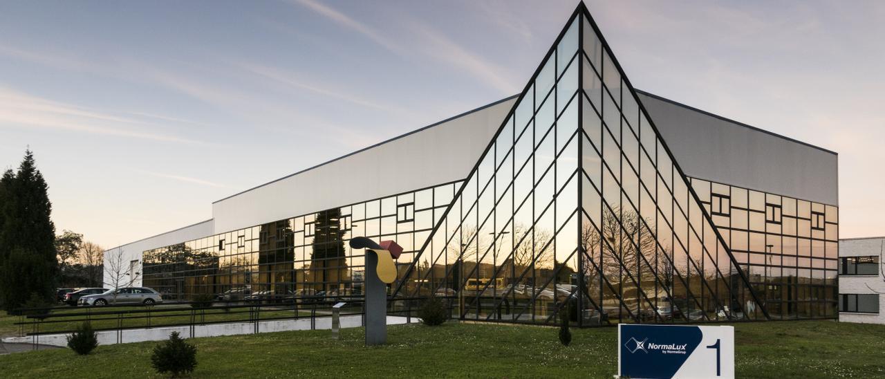 Uno de los edificios de NormaGrup en el Parque Tecnológico de Asturias, en Llanera