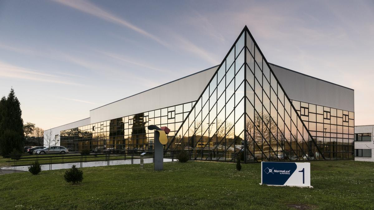 Uno de los edificios de NormaGrup en el Parque Tecnológico de Asturias, en Llanera