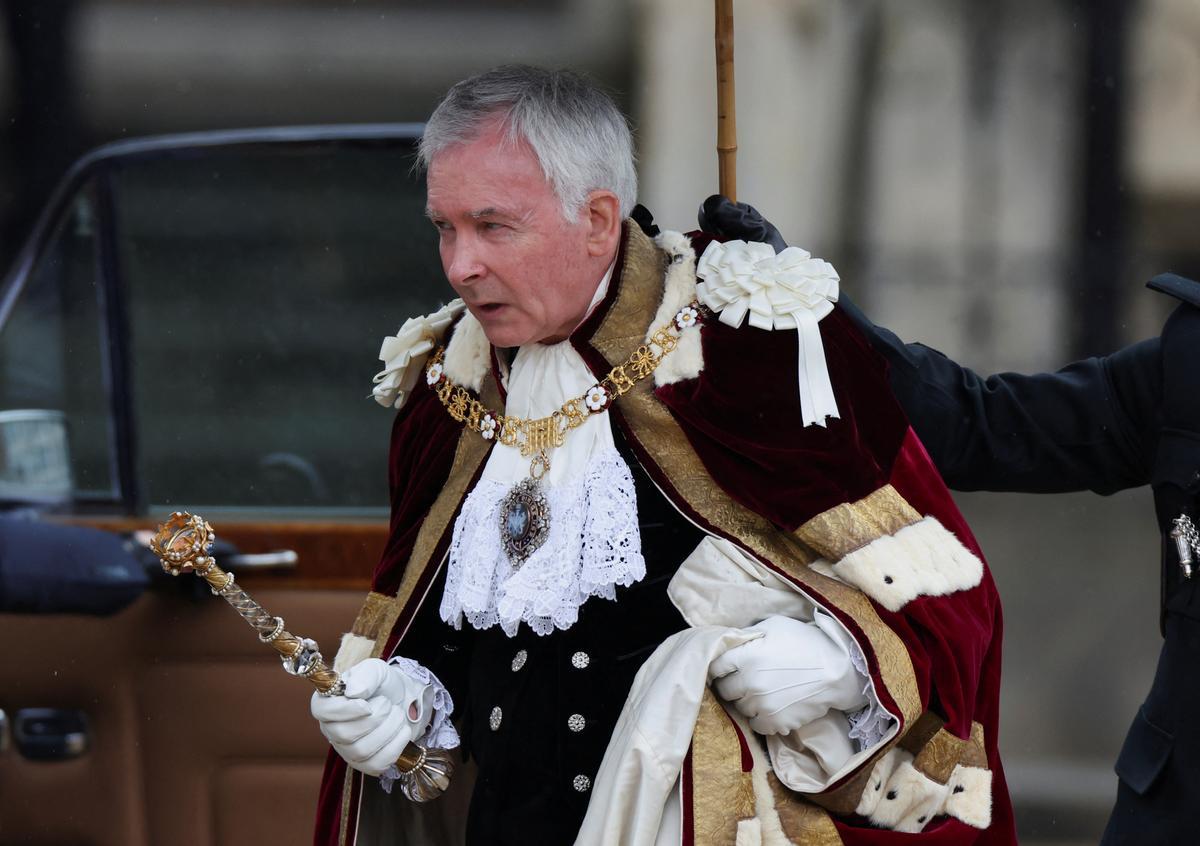 El alcalde de la ciudad de Londres, Nicholas Lyons, llega para asistir a la ceremonia de coronación del rey Carlos y la reina Camilla de Gran Bretaña en la Abadía de Westminster, en Londres, Gran Bretaña, el 6 de mayo de 2023. REUTERS/Henry Nicholls