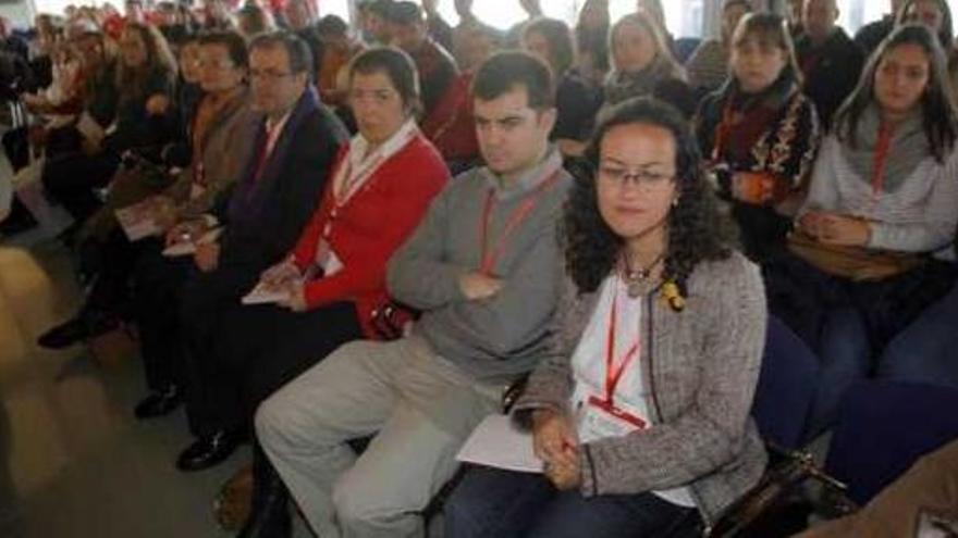 Un grupo de jóvenes cofrades durante la ponencia de Nayra López en el CIM.