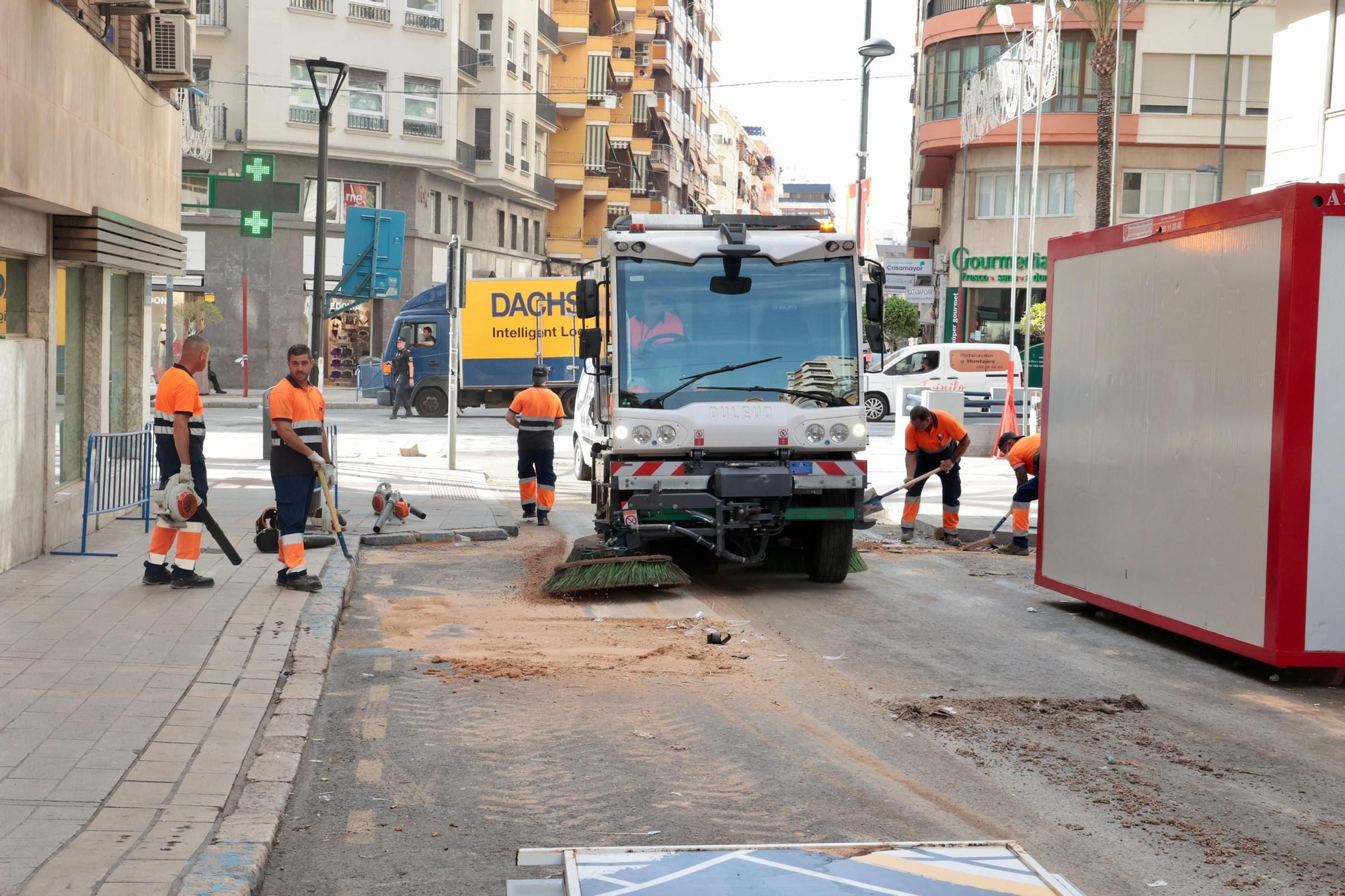 Alicante desmonta las Hogueras y pone fin a las fiestas de este 2025