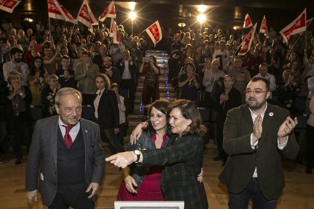 Mitin del PSOE y paseo de Carmen Calvo por Oviedo