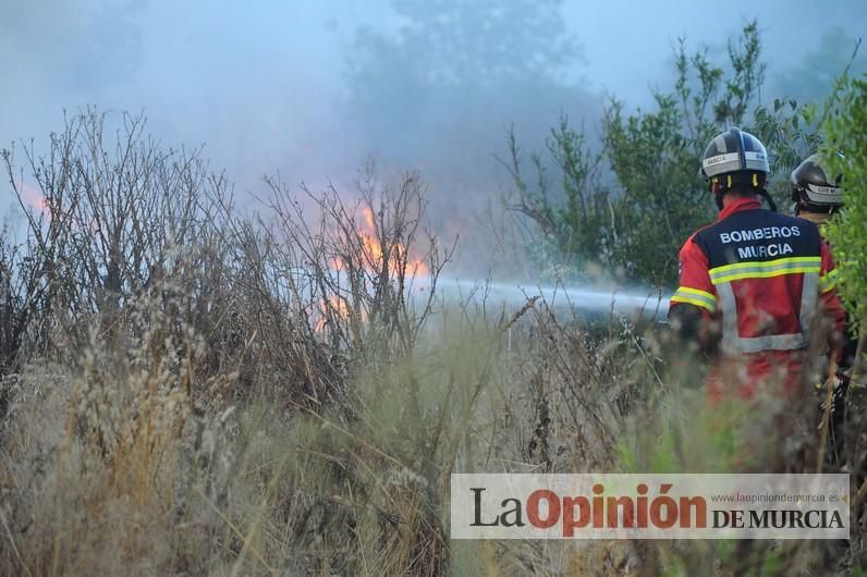 Aparatoso incendio en el Carril de los Manchegos de Murcia