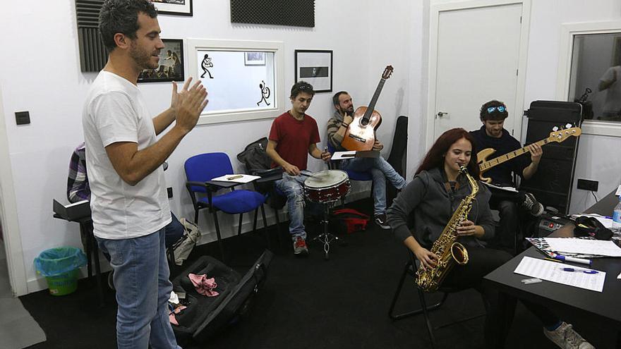 Una de las clases del Centro de Artes y Música Moderna Maestro Puyana, donde el rock llegará en marzo.