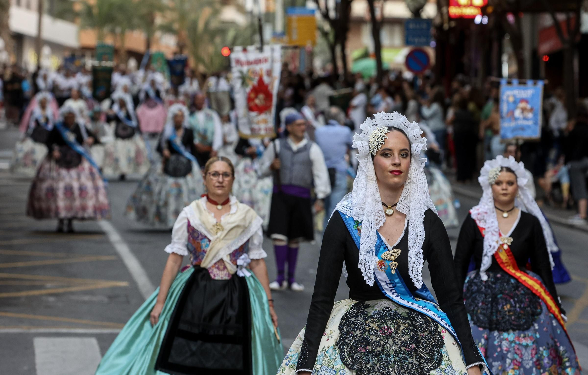 Resumen de los actos de inicio de las Hogueras 2024 ( Mascletà, Pasodoble, Homenaje Foguerers y Barraquers, desfile del Pregón y Pregón oficial )