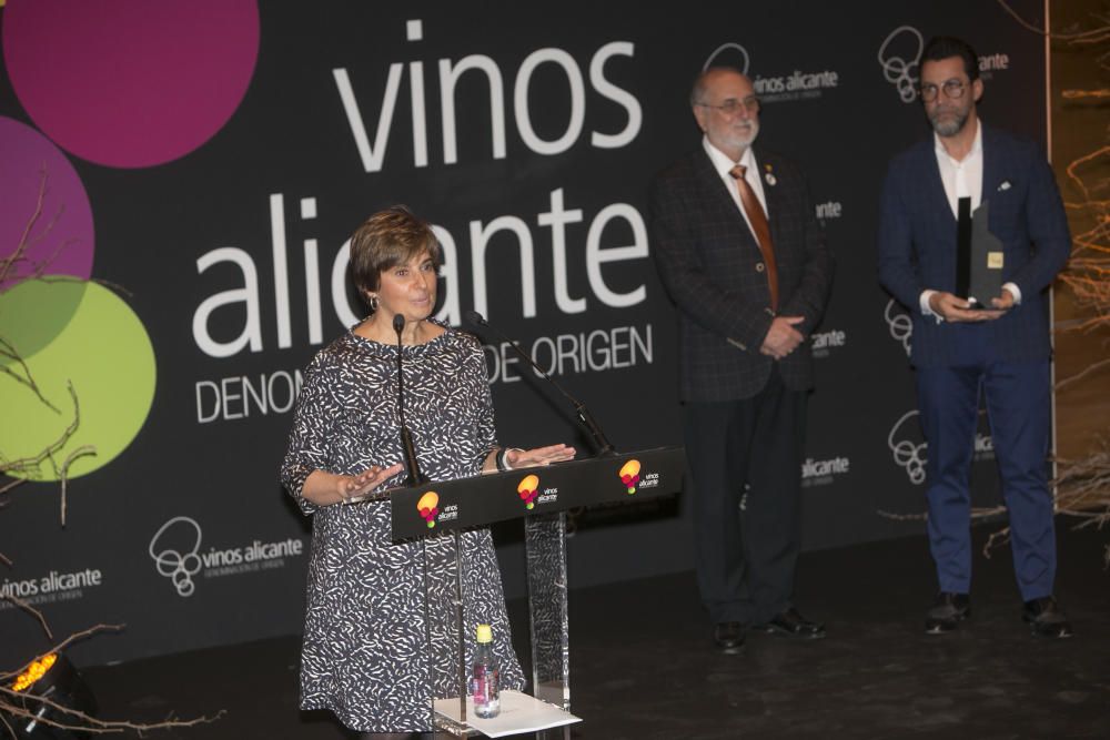 La DOP Vinos Alicante entrega al Museo del Prado el Premio Fondillón