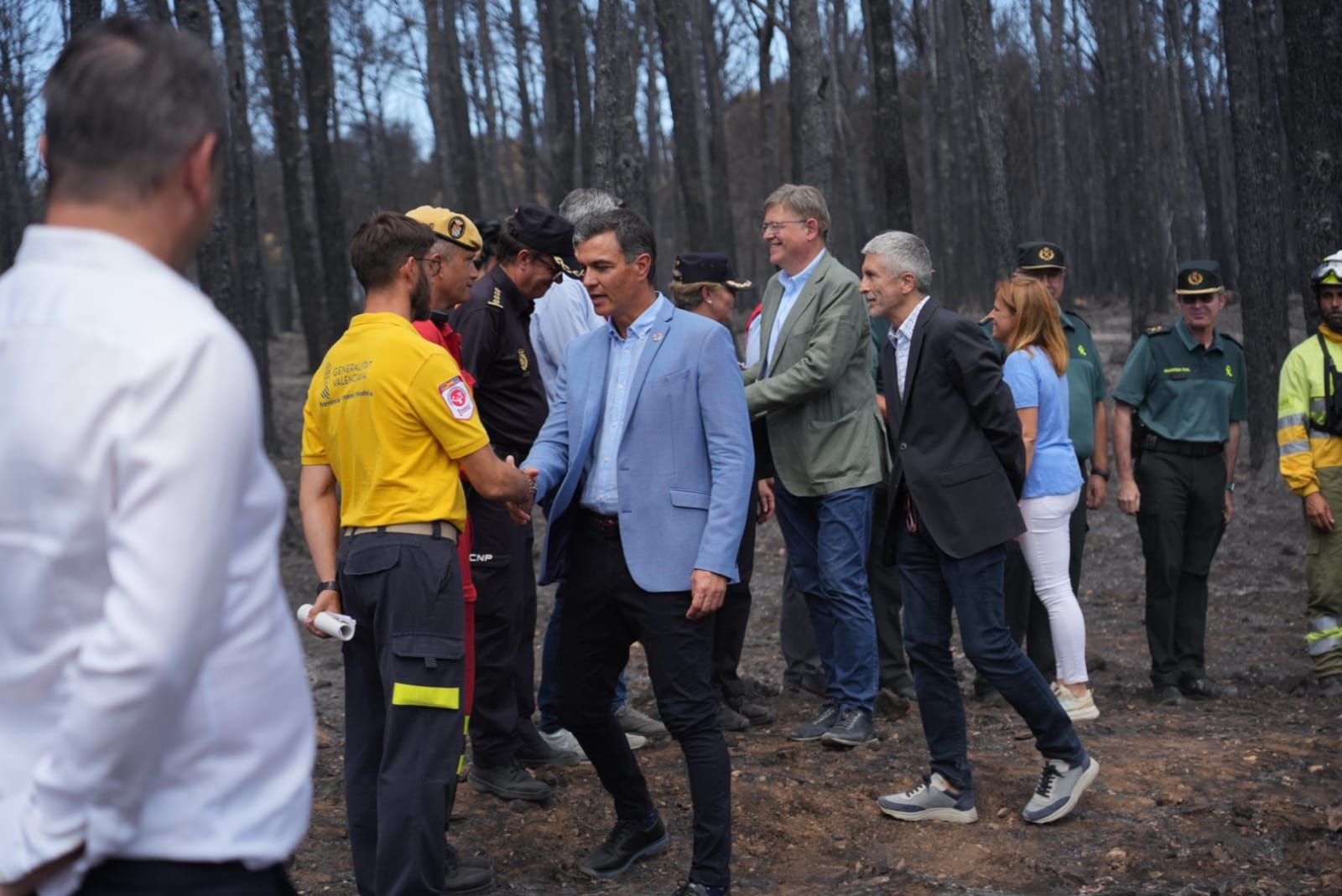 Las imágenes de la visita de Pedro Sánchez a la zona del incendio de Bejís