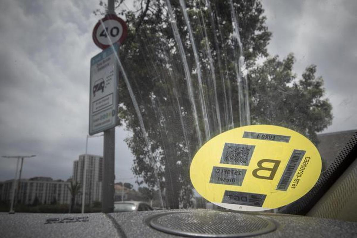Catalunya empezará a multar a los coches con etiqueta B en las zonas de bajas emisiones
