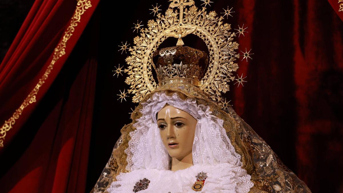 FOTOGALERÍA | La virgen de la Esperanza ya luce restaurada en Cáceres