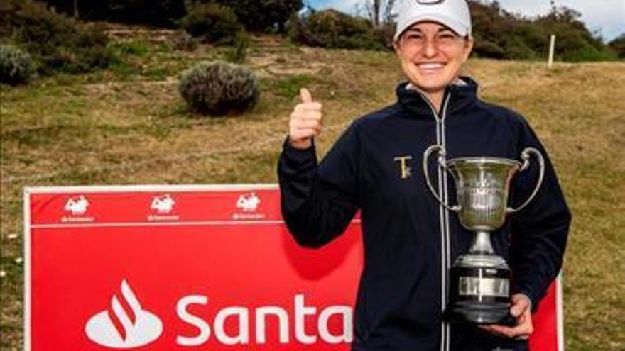 Luna Sobrón revalida su título de campeona de España de golf