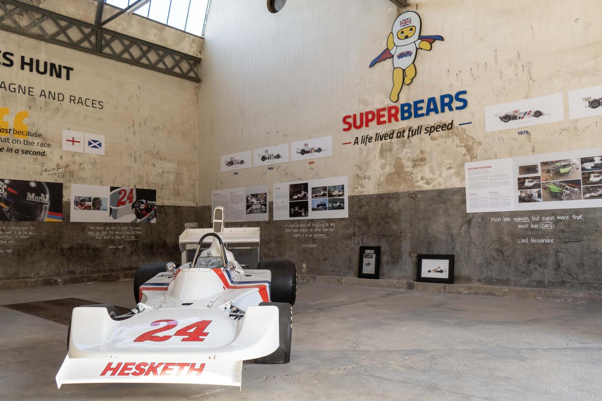 Imatges del bòlid Hesketh de Fórmula 1 que conduïa James Hunt, propietat de Miquel Liso a Manresa