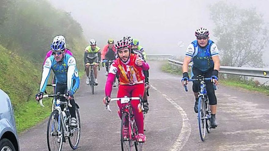 Al ciclismo asturiano le da una pájara: de 2.000 a 500 licencias en un año