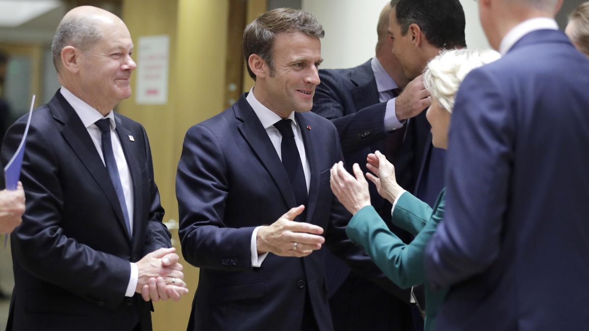 El canciller alemán, Olaf Scholz, y el presidente francés, Emmanuel Macron, durante la cumbre de Bruselas de la semana pasada.