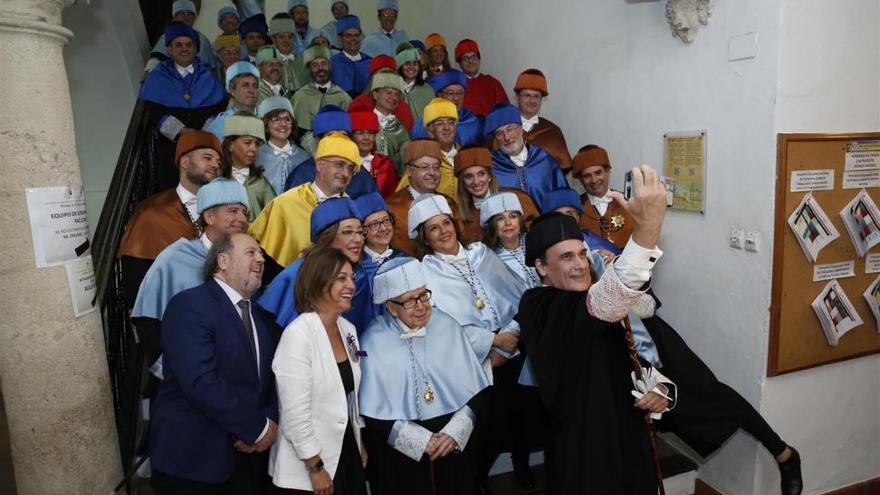 García Baena agradece el doctor honoris causa con 3 poemas inéditos