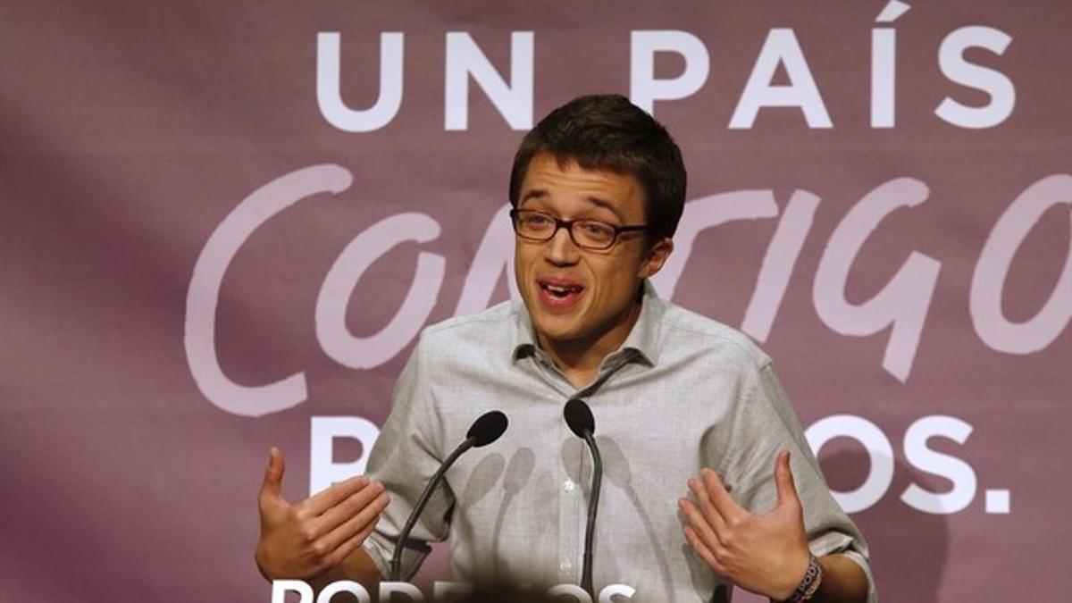 El número dos de Podemos, Íñigo Errejón, durante la rueda de prensa en que la que valorado los primeros resultados del escrutinio.