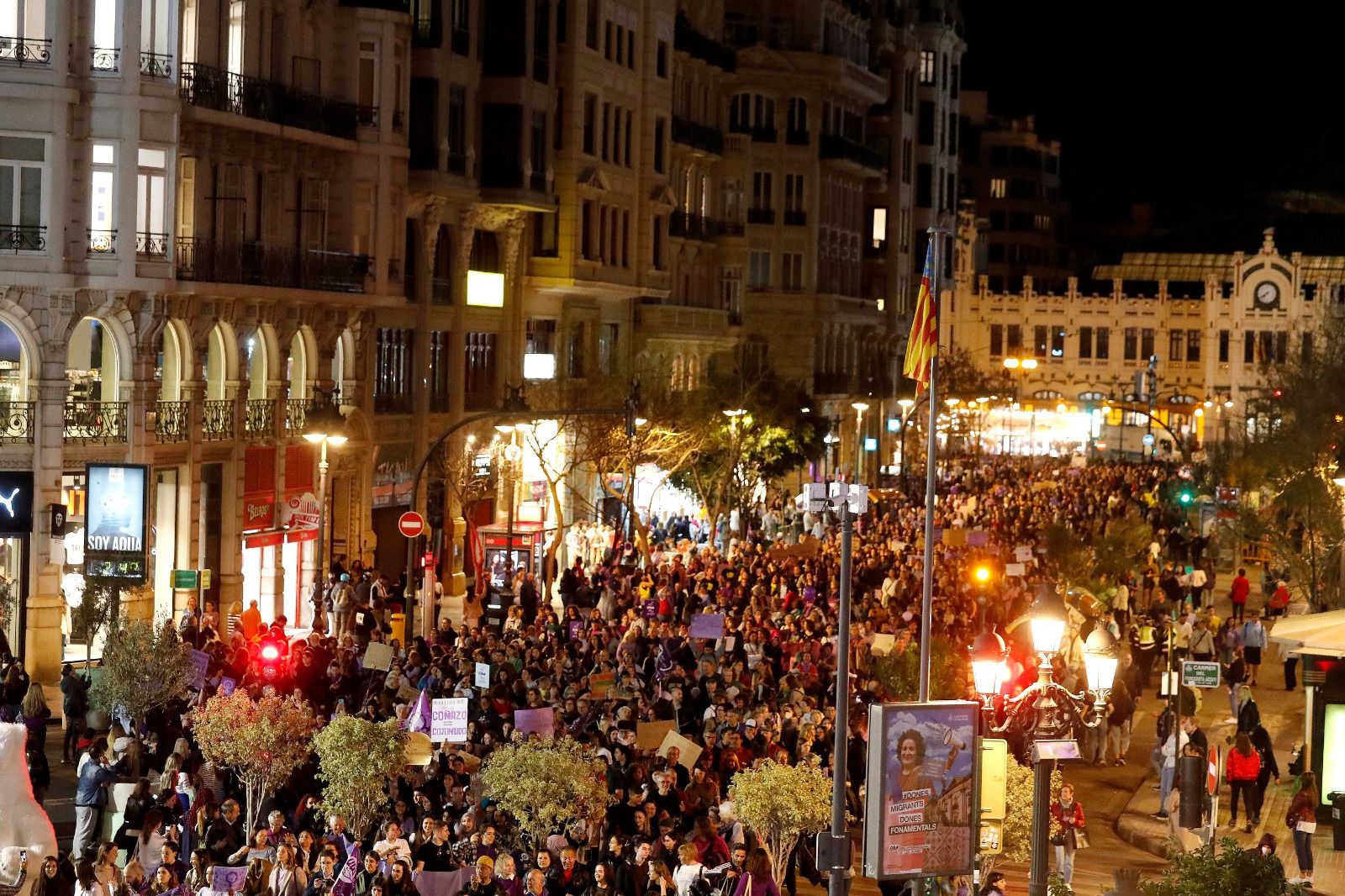 La manifestación de la Coordinadora Feminista de València para celebrar el 8 M