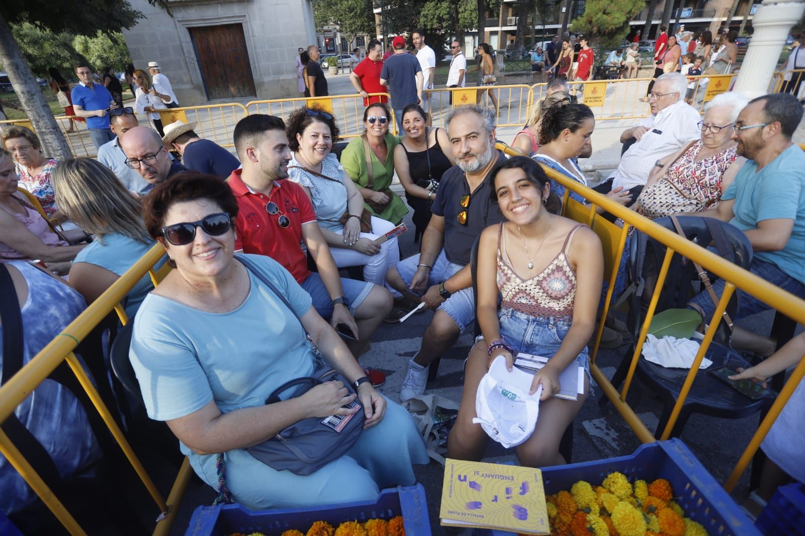 Búscate en los palcos de la Batalla de Flores de València 2022