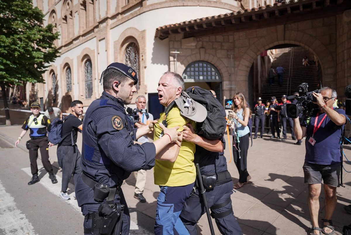 Protestas en Montserrat por la visita de los Reyes de España