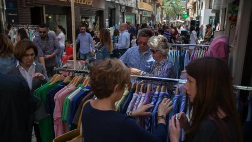 De vía peatonal a mercadillo por un día