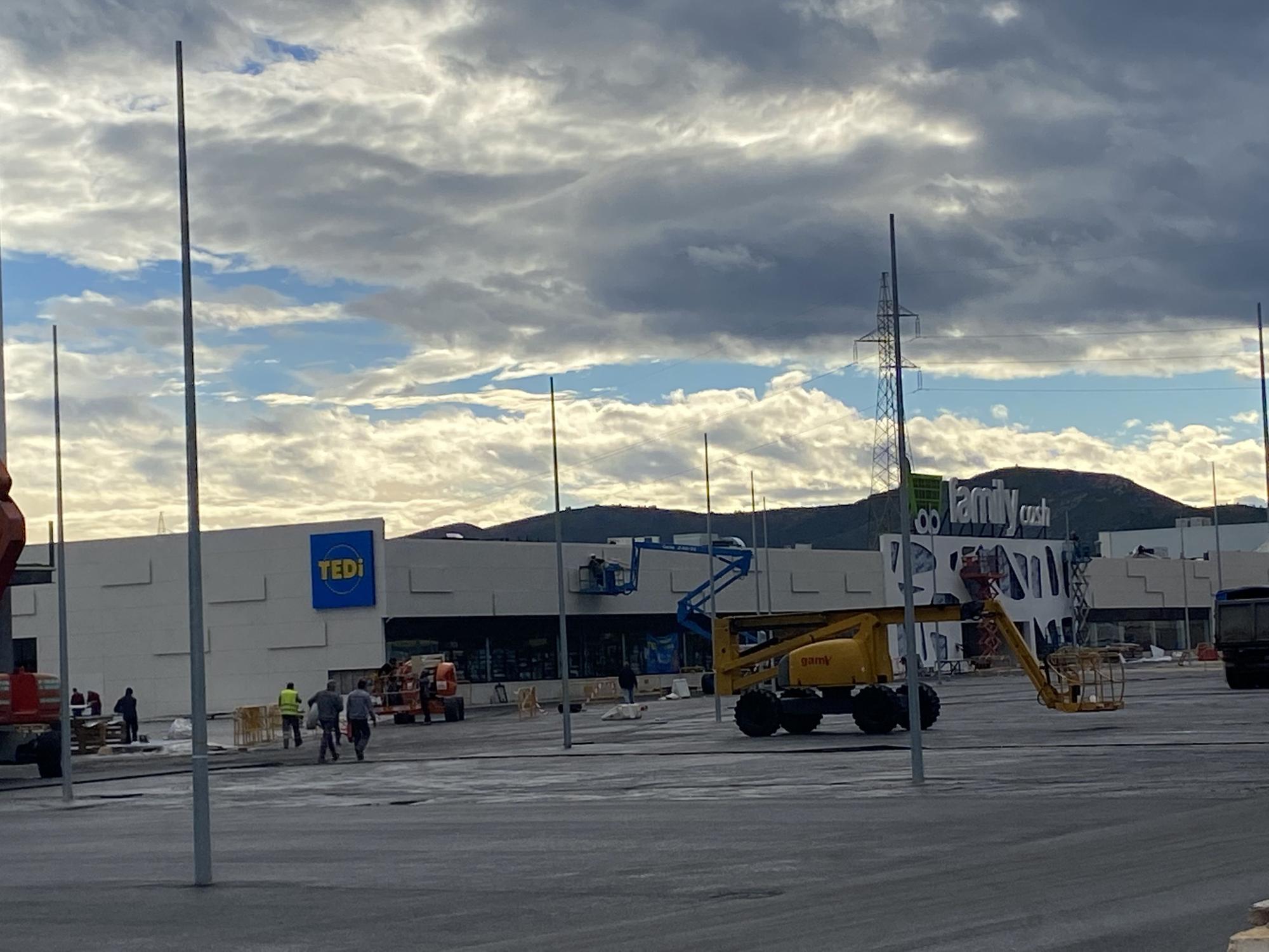 Así está el centro comercial 'fantasma' de Benicarló a una semana de su reapertura