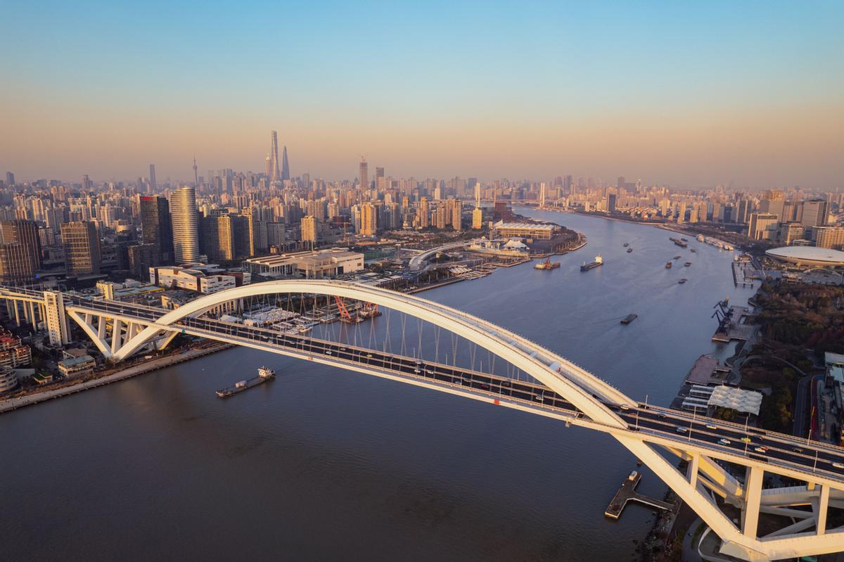 El puente Lupu es todo un símbolo de la ciudad de Shanghái.