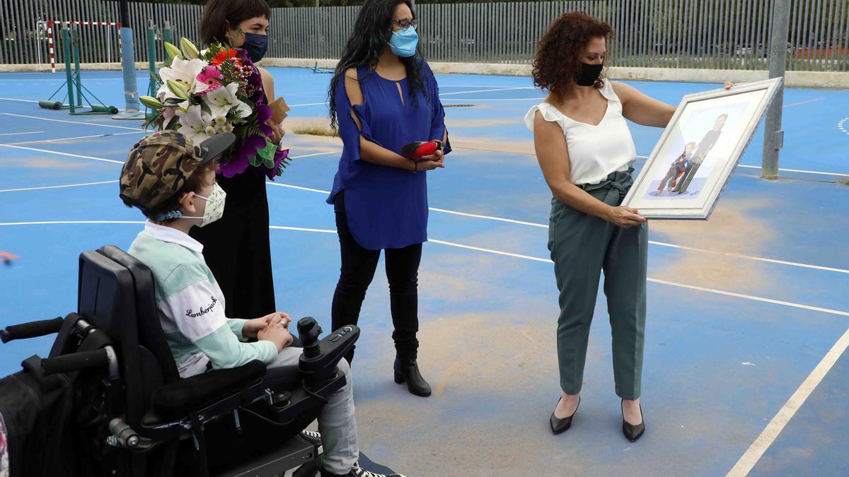 La investigadora Elena García y Álvaro de la Calle protagonizan un nuevo mural sobre científicas