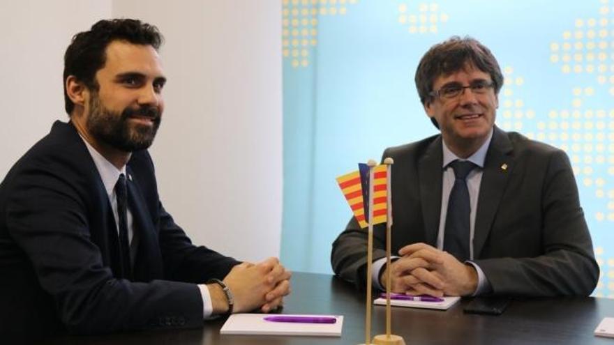 Puigdemont añade presión y pide amparo a Roger Torrent