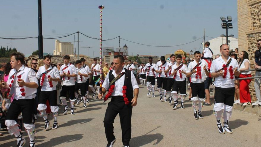Dance a cargo del Grupo de Danzantes y Dulzaineros de Gallur. | I.S.