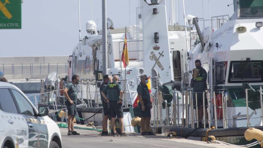 Tres pateras con 38 inmigrantes, nueve de ellos menores, llegan al puerto de Alicante