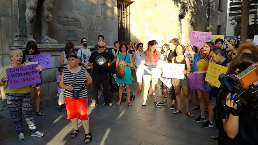 Concentración en Zaragoza en protesta por la sentencia a Juana Rivas