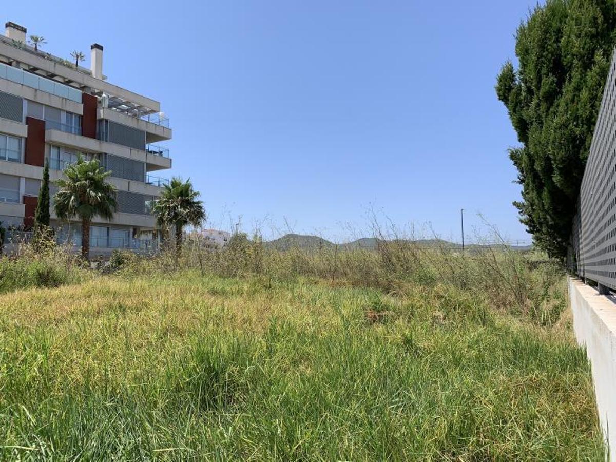 Imagen actual del terreno (de la calle s’Hort de sa Fruita) que el Consell cederá al Govern.  | TONI ESCANDELL