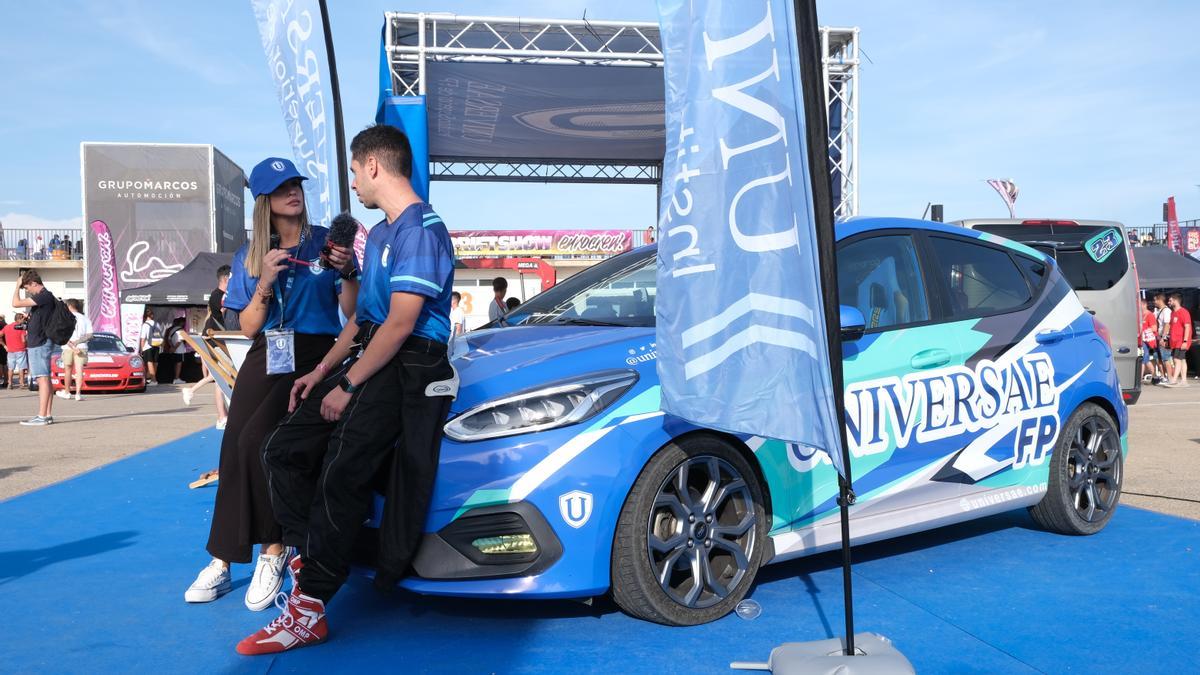 UNIVERSAE fue el patrocinador principal de esta gigantesca reunión de apasionados del motor, que congregó a más de 8.000 personas durante el sábado y el domingo en el Circuito de Cartagena