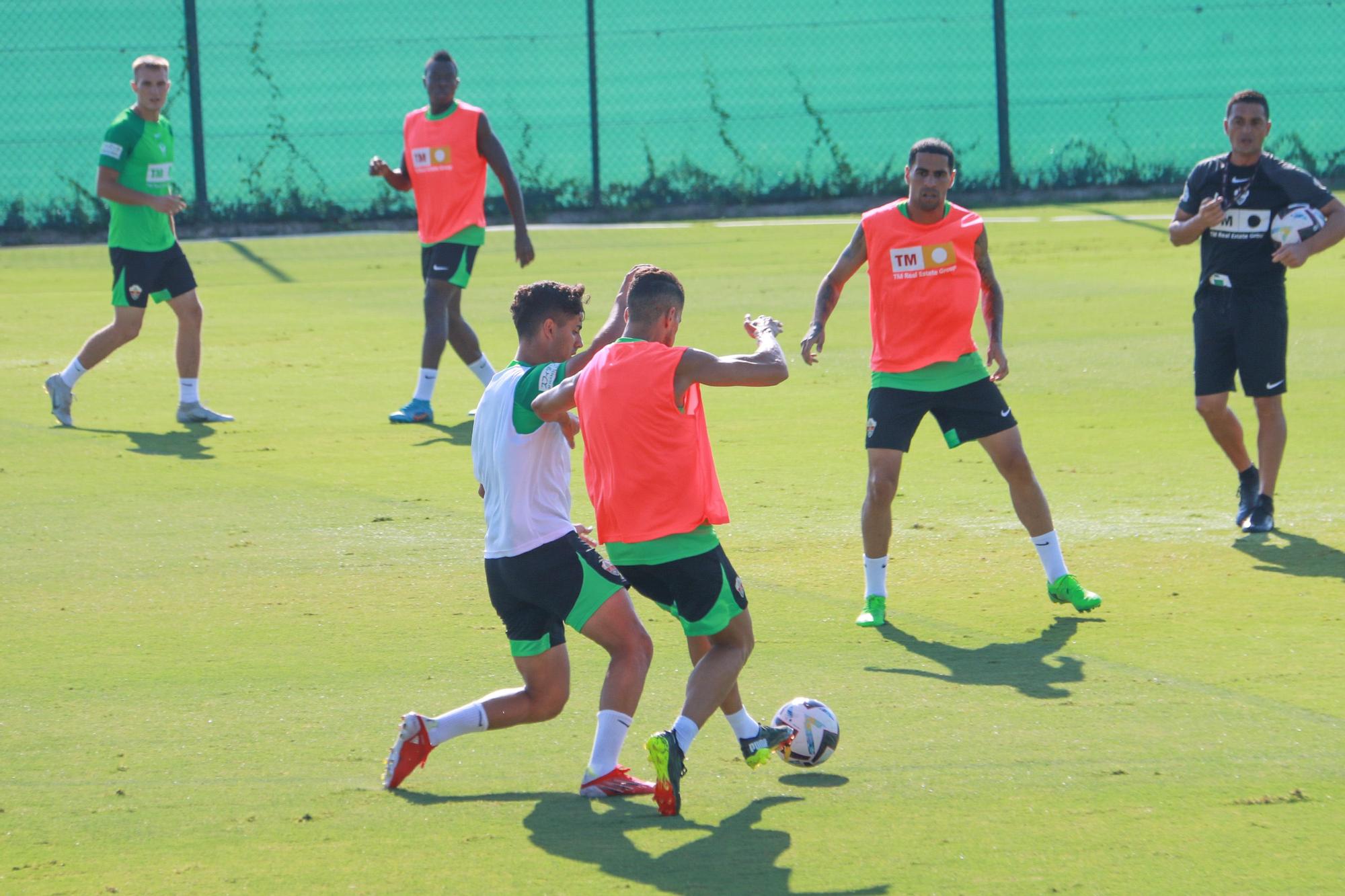 Entrenamiento del Elche CF en La Finca Golf Resort en Algorfa