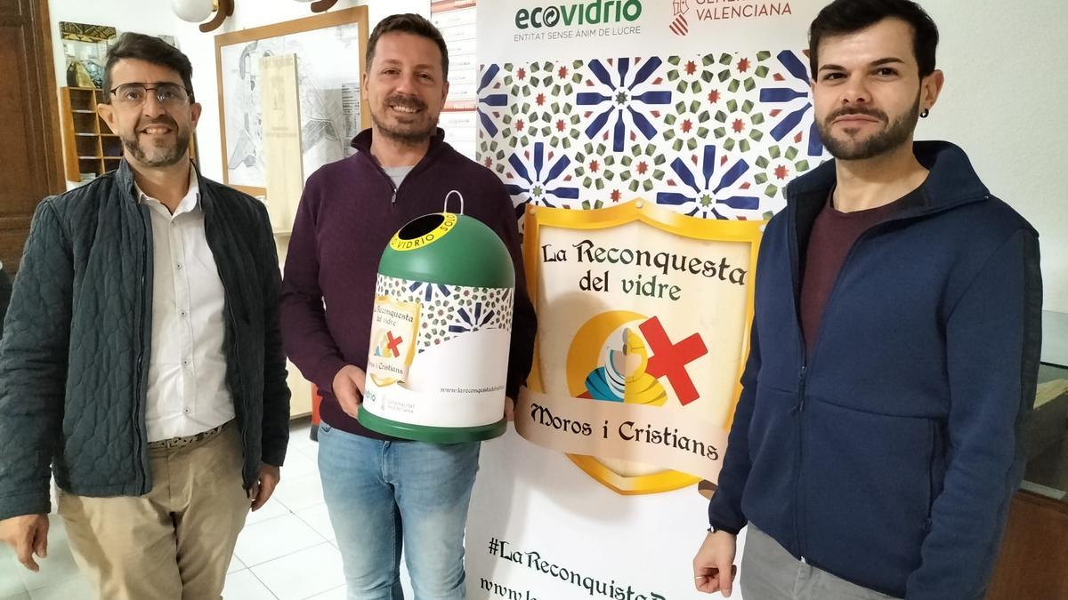 Vicent Muñoz, junto a representantes de Ecovidrio.