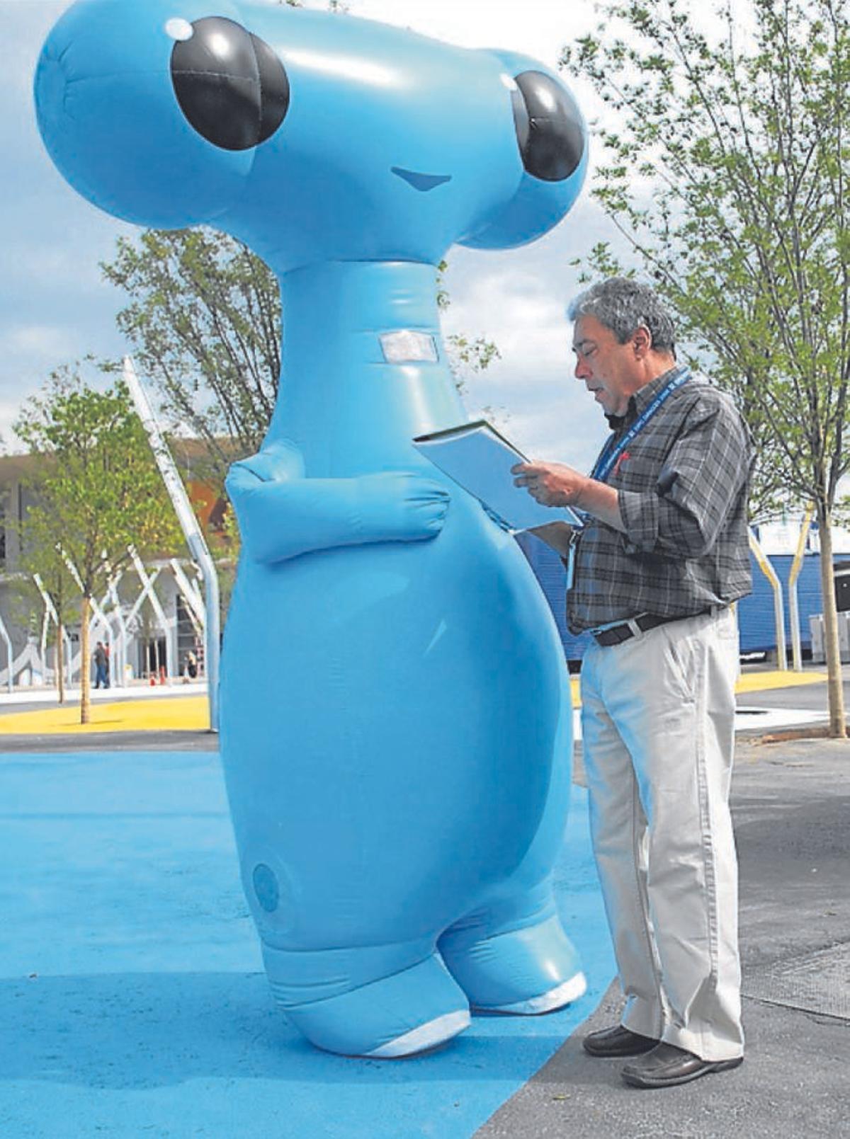 Roberto Miranda acabó por entrevistar a Fluvi durante la Expo 2008