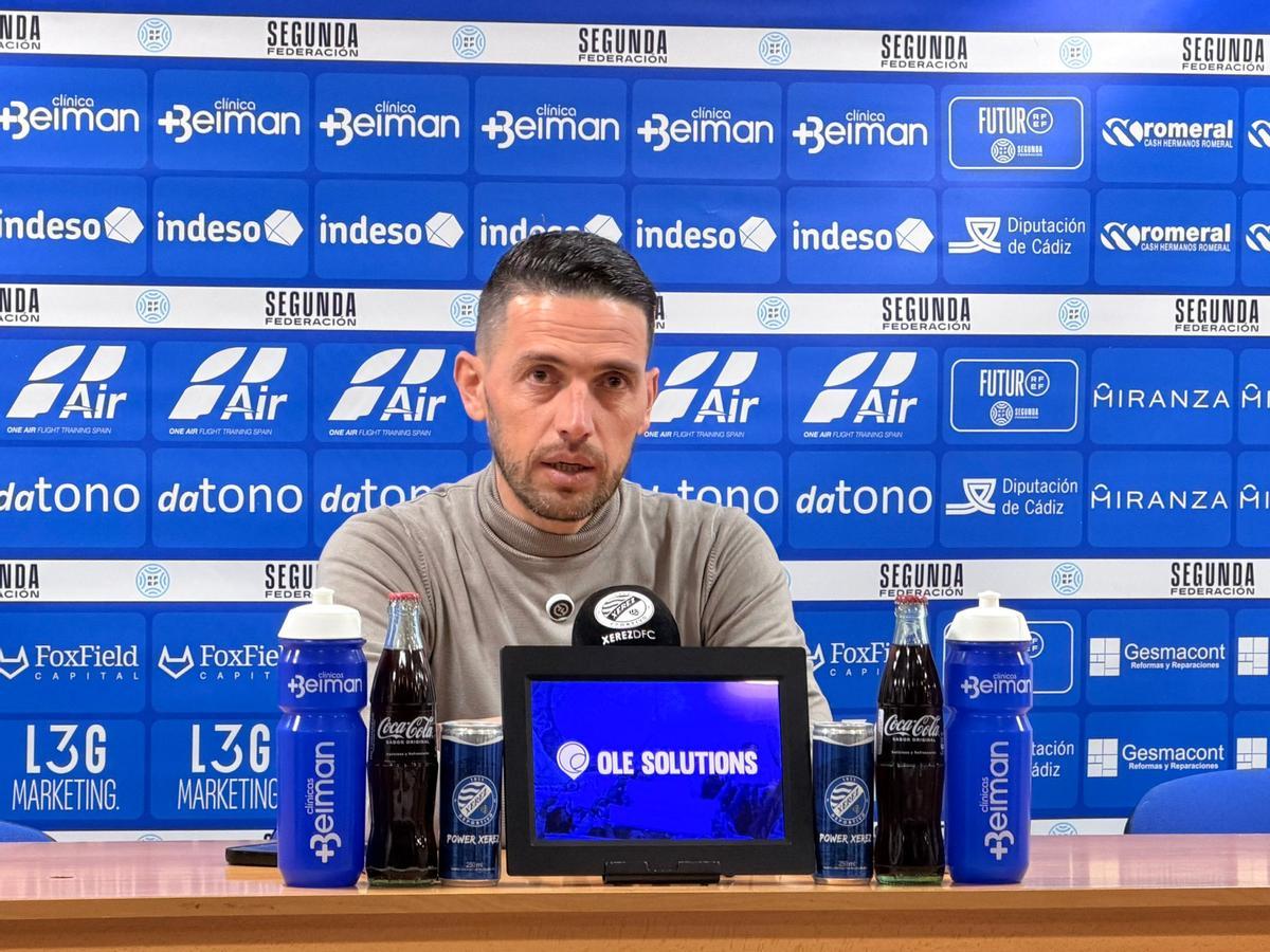 David Rocha en la sala de prensa del estadio de Chapín.