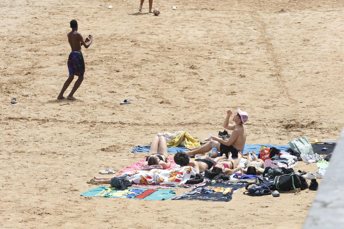 EN IMÁGENES: Asturias bate su récord histórico de calor en un mes de mayo EN IMÁGENES: Asturias bate su récord histórico de calor en un mes de mayo