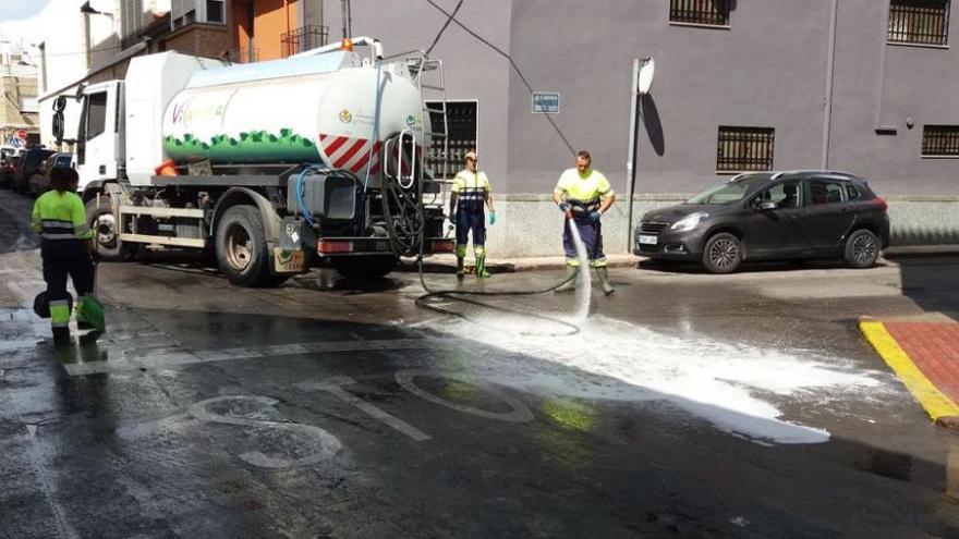 Aguas fecales y pluviales salen a la calle en El Llaurador