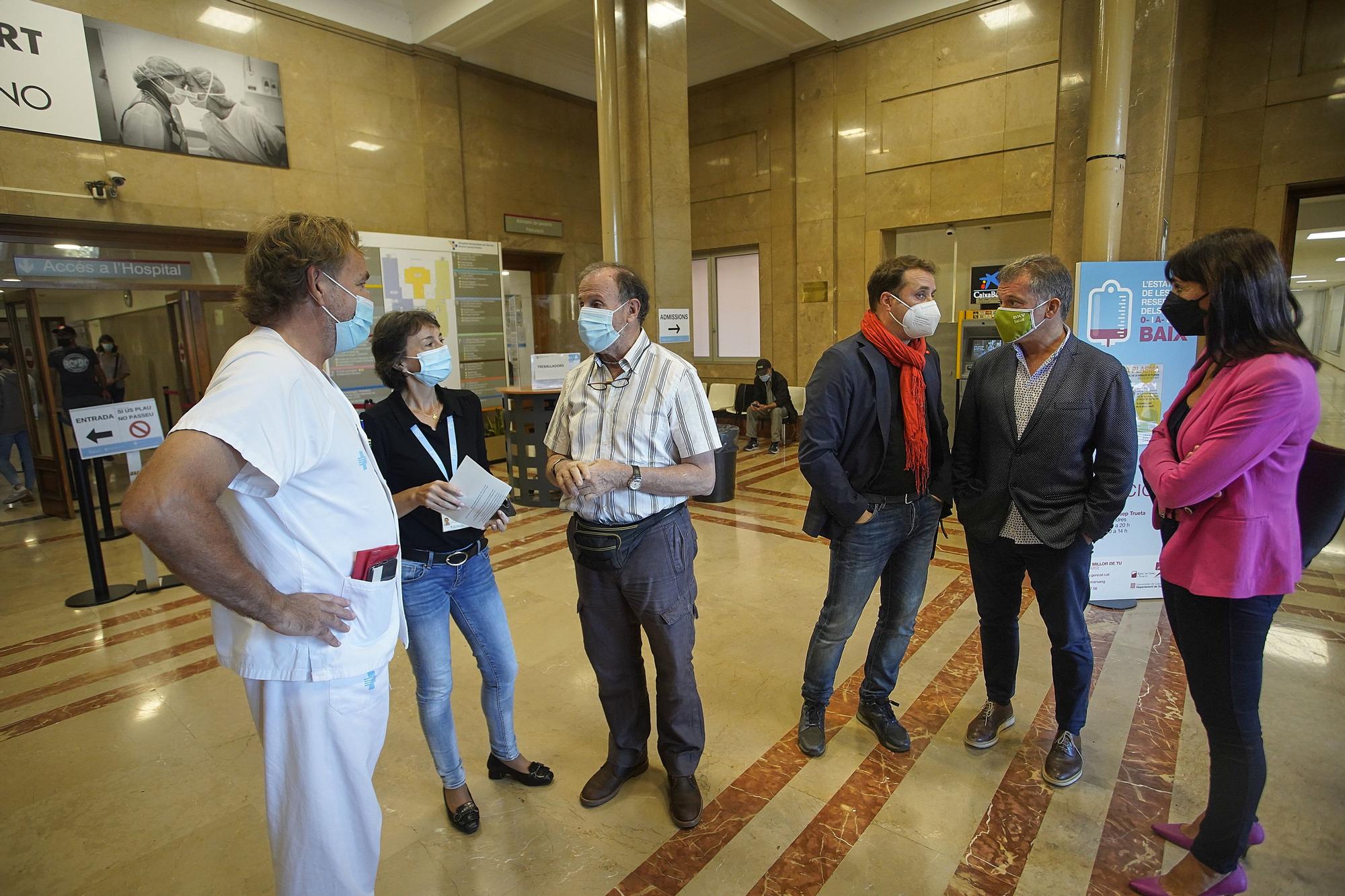 Exposició d'homenatge als sanitaris dels últims 40 anys amb imatge del fotoperiodista Tino Soriano