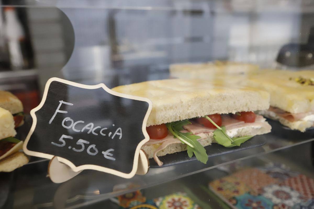 En imágenes | La Sicilia Bella, el restaurante de Zaragoza que conquista con sus pizzas estrella y desayunos italianos