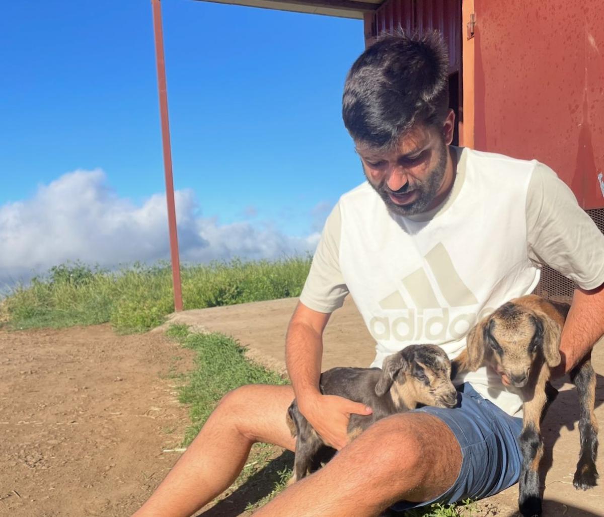 Rubén Castellano con sus animales.