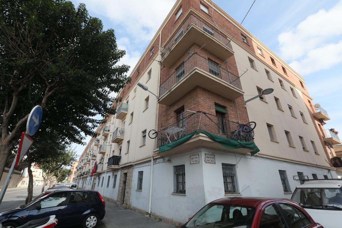 Foto de archivo de un bloque de viviendas sociales en los aledaños del estadio Castalia, en la calle Huesca.