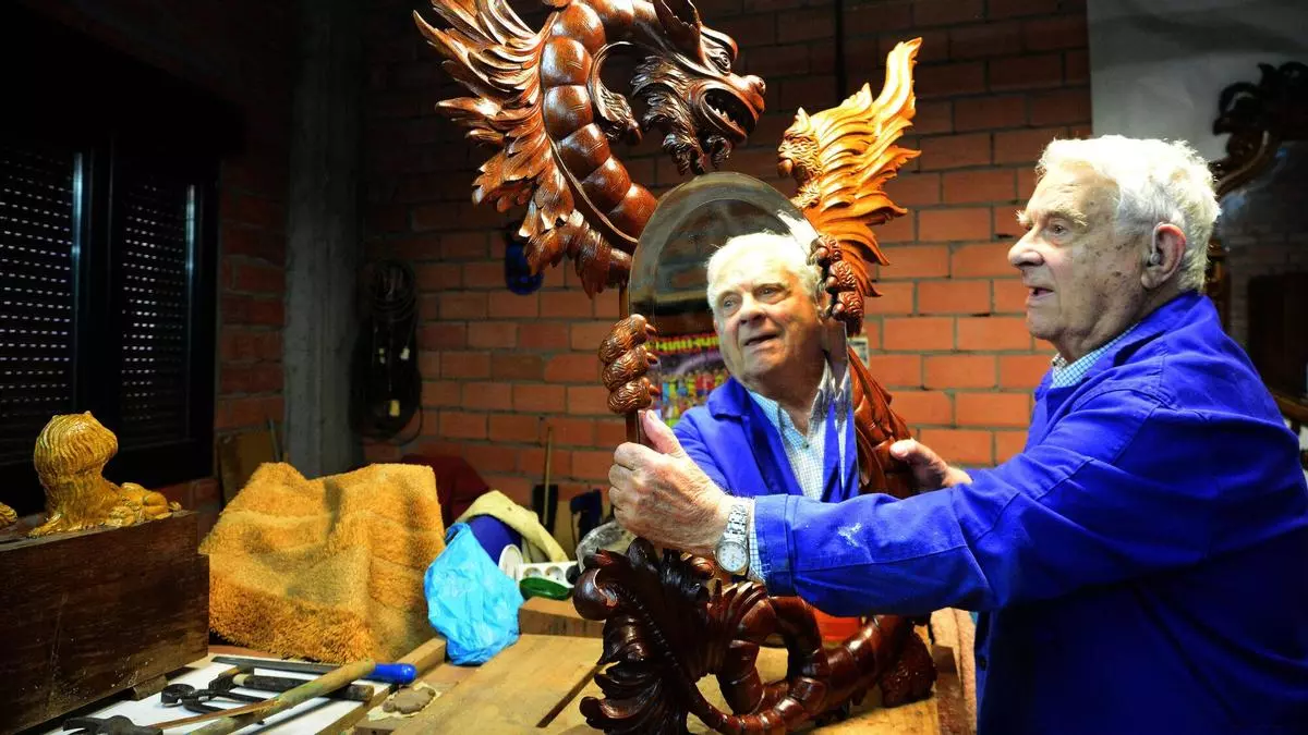 Martín González «Culío», el cangués que tallaba la madera a bordo de su camarote en la Mercante: «La ebanistería es un oficio tan bonito que envicia»