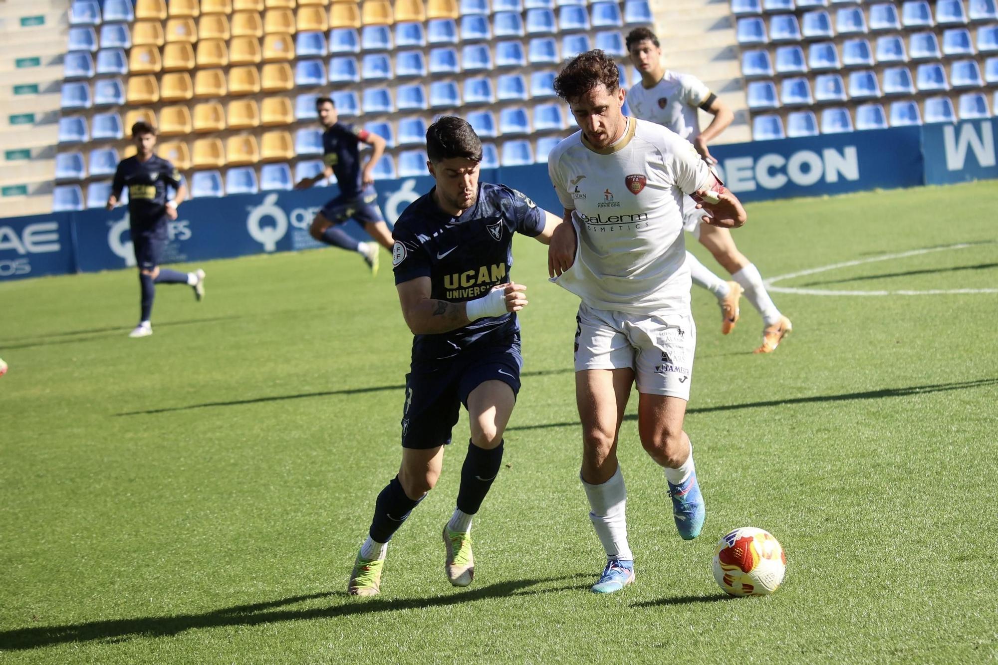 El UCAM Murcia CF contra el Puente Genil en fotos