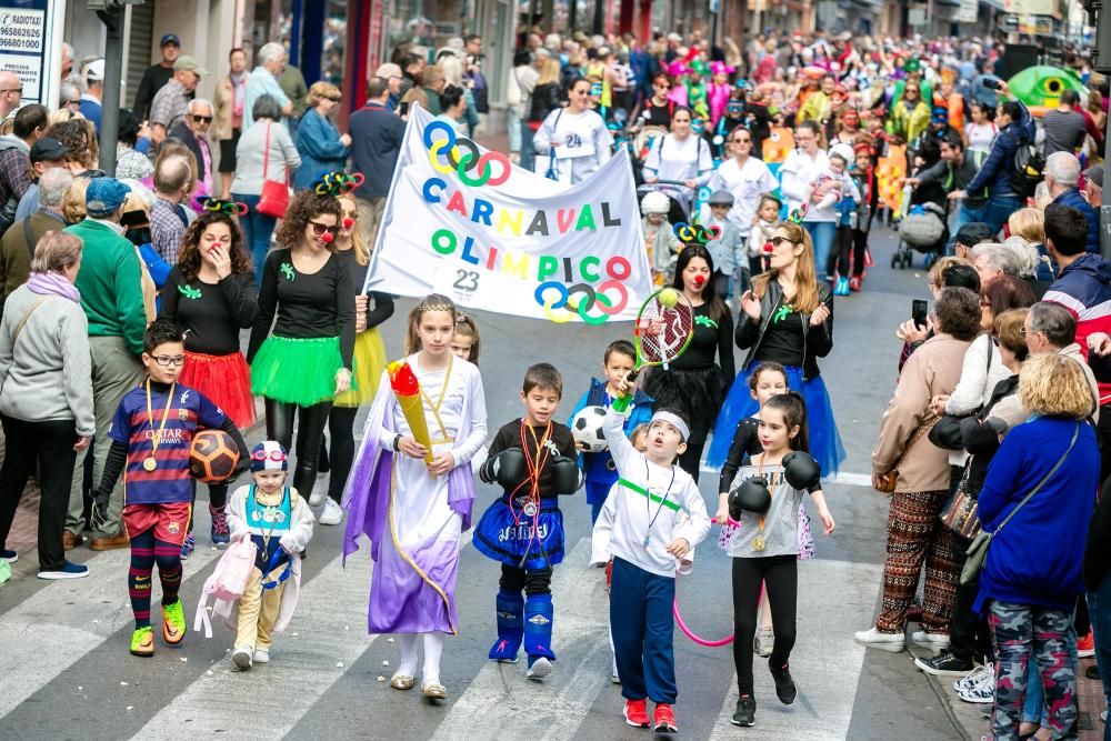 Los más pequeños desfilan en el Carnaval Infantil de Benidorm.