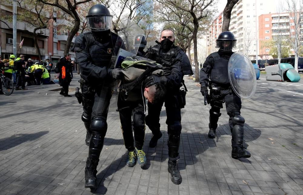 Protesta contra l'acte de VOX a Barcelona