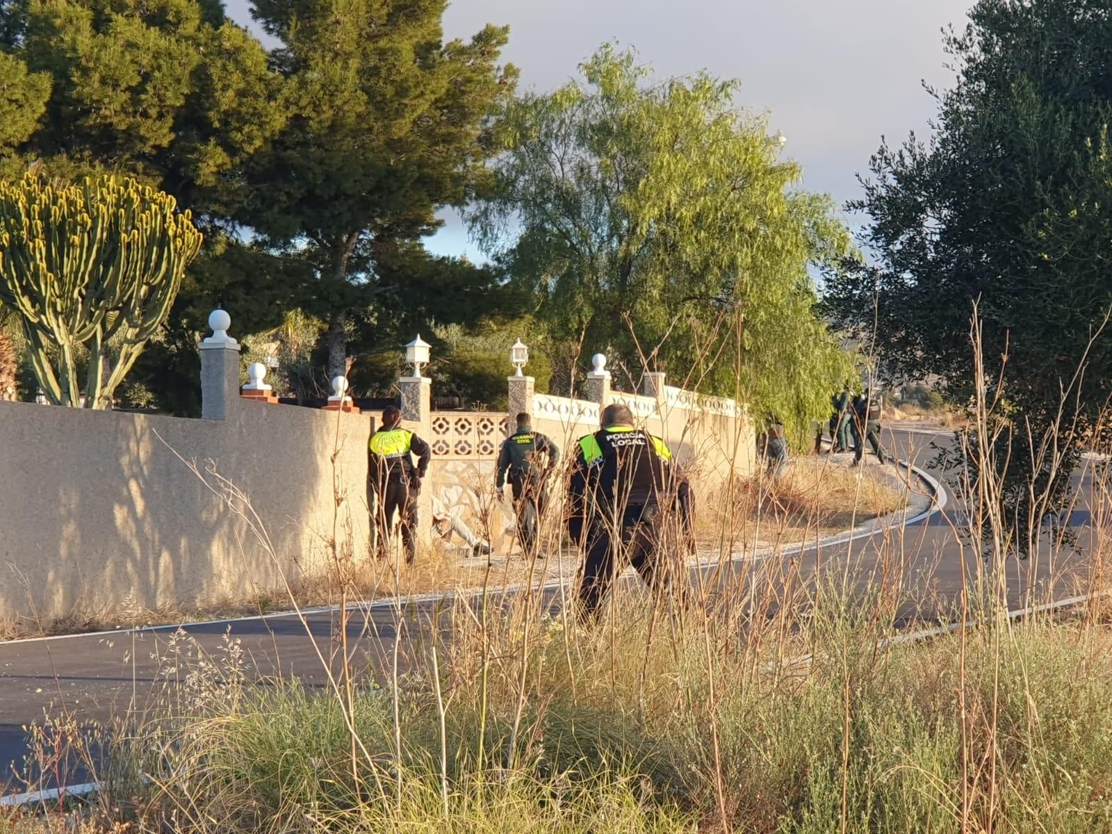 Tiroteo en Alicante: un hombre se atrinchera con una escopeta en un chalet de el Moralet y deja heridos a cinco guardias civiles