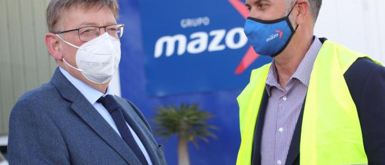 Ximo Puig, durante su visita a la sede del grupo Mazo. | LEVANTE-EMV